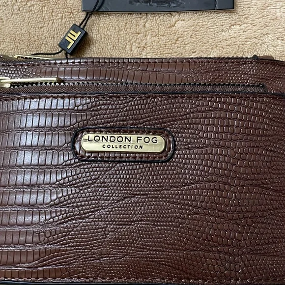 London Fog Wristlet - Picture 3 of 8